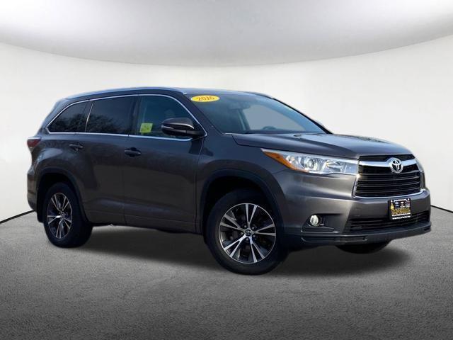 used 2016 Toyota Highlander car, priced at $23,747