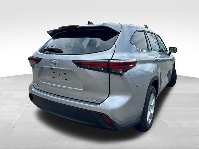 new 2024 Toyota Highlander car, priced at $42,297