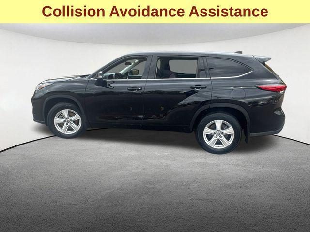 used 2022 Toyota Highlander car, priced at $30,977