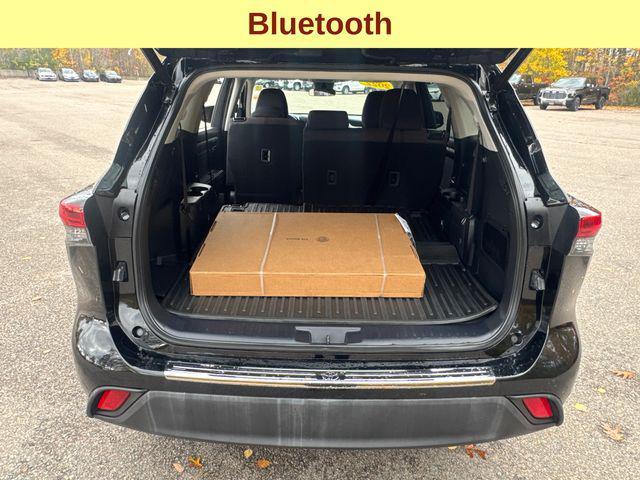 used 2022 Toyota Highlander car, priced at $30,977