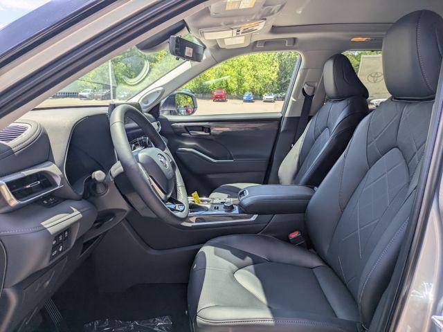 new 2025 Toyota Highlander car, priced at $50,188