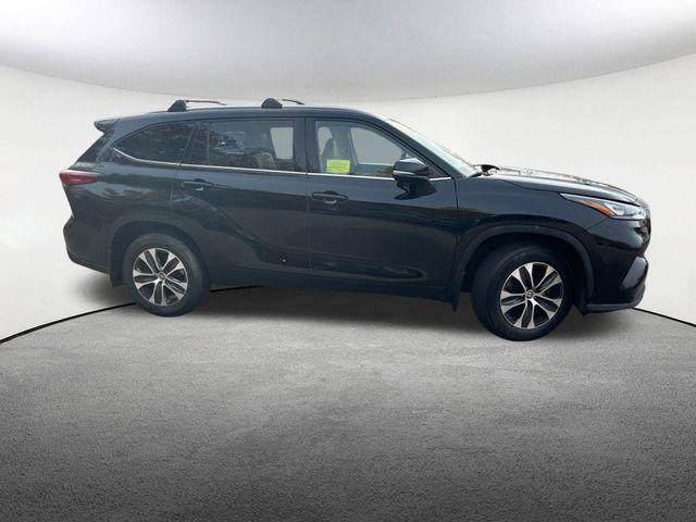 used 2020 Toyota Highlander car, priced at $25,977