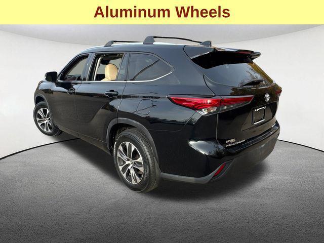 used 2020 Toyota Highlander car, priced at $25,977