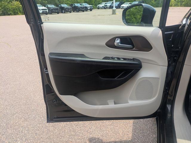 used 2017 Chrysler Pacifica car, priced at $11,747