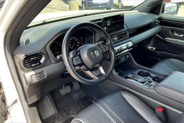 used 2025 Honda Pilot car, priced at $43,977