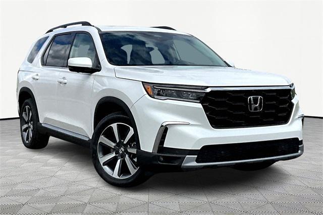 new 2025 Honda Pilot car, priced at $54,930