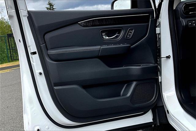 new 2025 Honda Pilot car, priced at $54,985