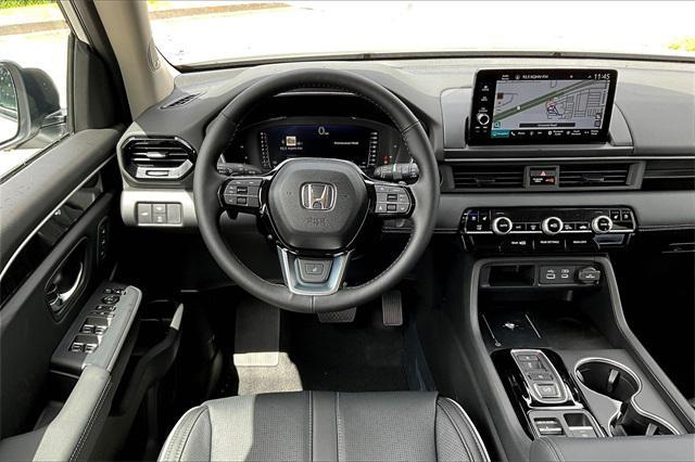 new 2025 Honda Pilot car, priced at $54,985