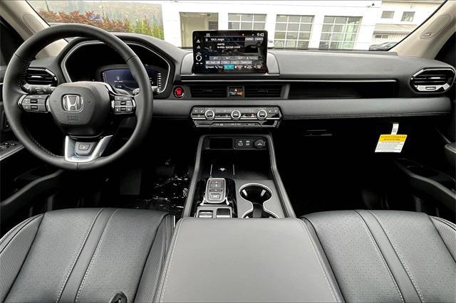 new 2025 Honda Pilot car, priced at $54,985