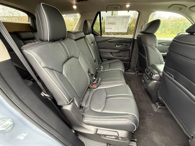new 2025 Honda Pilot car, priced at $53,530