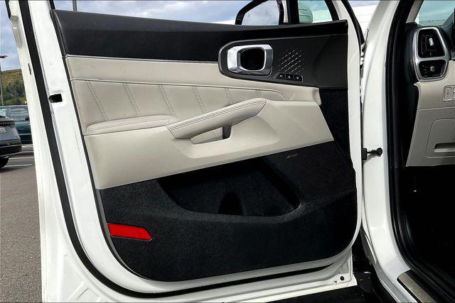 used 2023 Kia Sorento Hybrid car, priced at $30,391