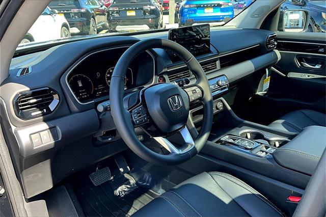 new 2025 Honda Pilot car, priced at $53,800