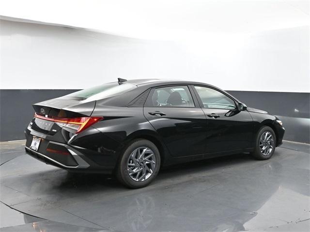 new 2025 Hyundai Elantra HEV car, priced at $26,386