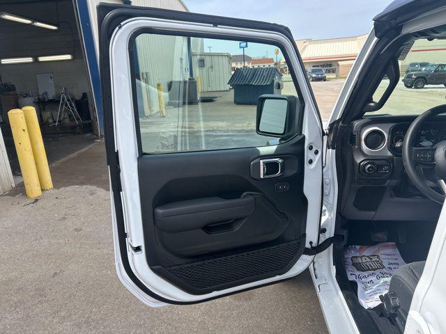 new 2025 Jeep Wrangler car, priced at $43,580