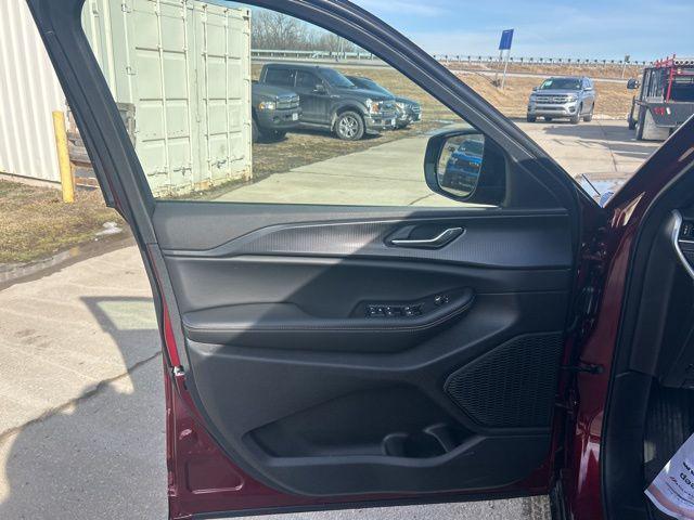 new 2025 Jeep Grand Cherokee L car, priced at $46,025