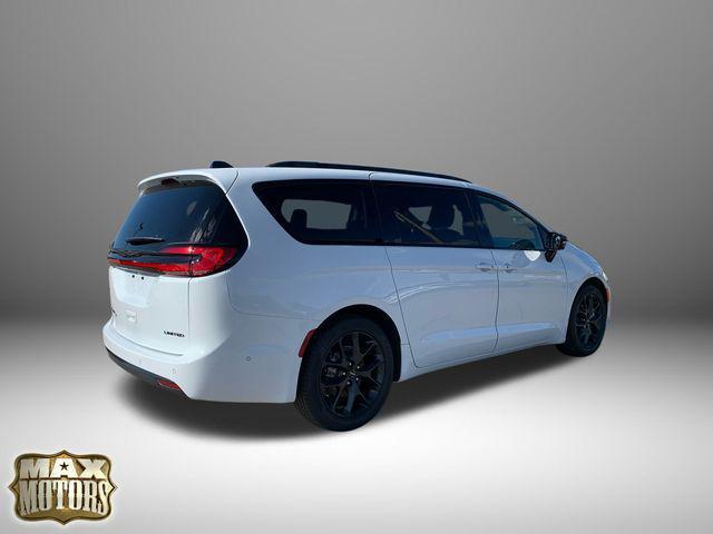 new 2024 Chrysler Pacifica car, priced at $43,999