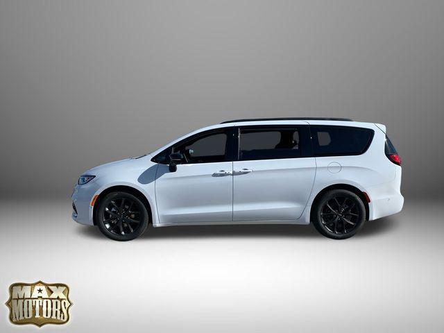 new 2024 Chrysler Pacifica car, priced at $43,999