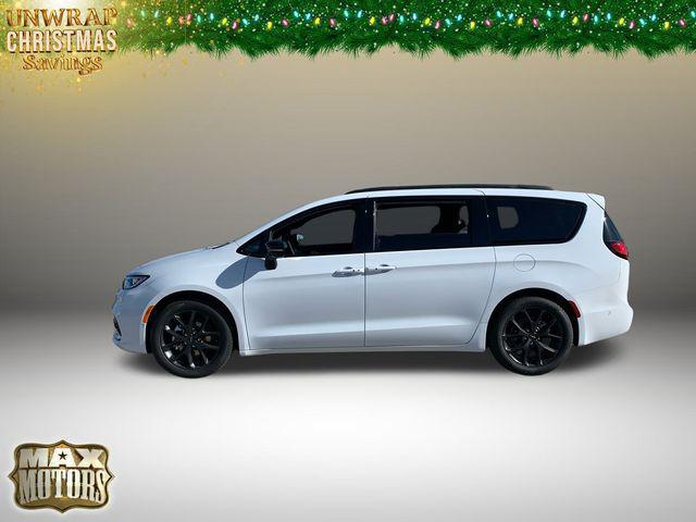 new 2024 Chrysler Pacifica car, priced at $46,599