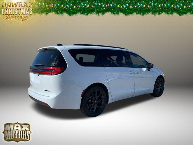 new 2024 Chrysler Pacifica car, priced at $46,599