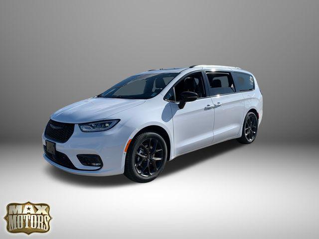 new 2024 Chrysler Pacifica car, priced at $43,999