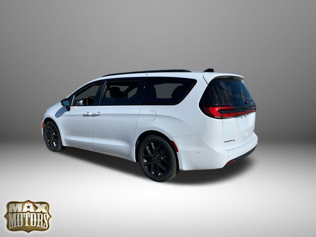 new 2024 Chrysler Pacifica car, priced at $43,999