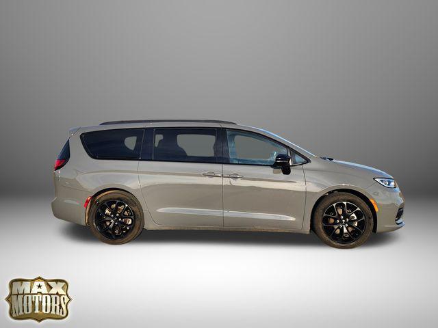 used 2025 Chrysler Pacifica car, priced at $36,444