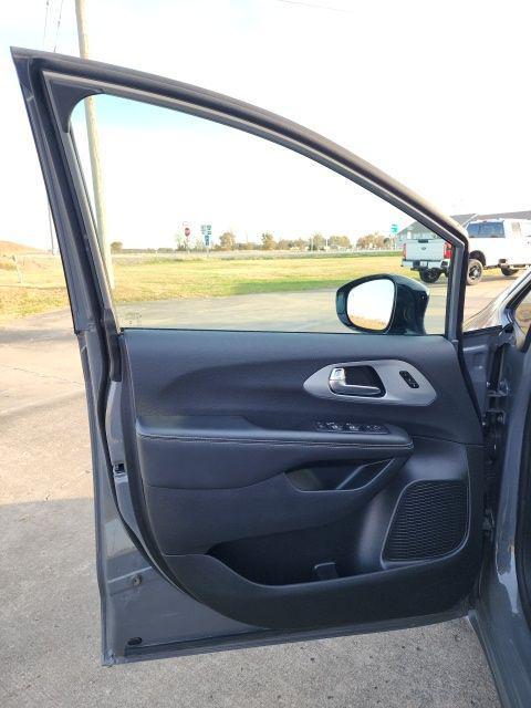 used 2025 Chrysler Pacifica car, priced at $36,444