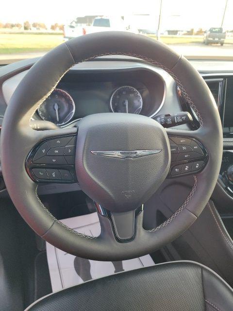 used 2025 Chrysler Pacifica car, priced at $36,444