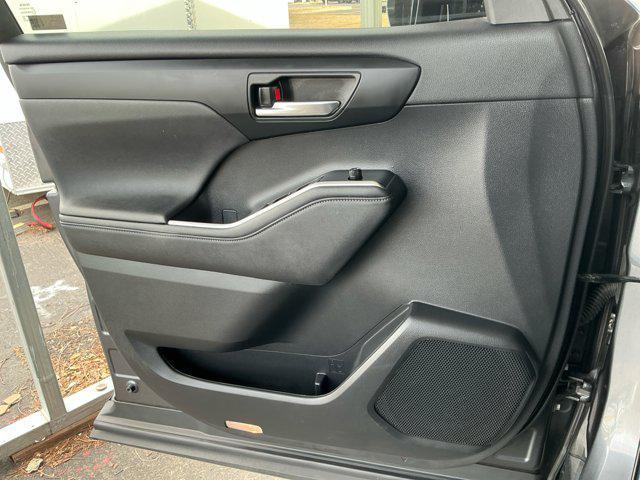 used 2023 Toyota Highlander car, priced at $40,000