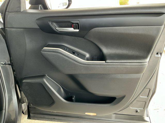 used 2023 Toyota Highlander car, priced at $40,000