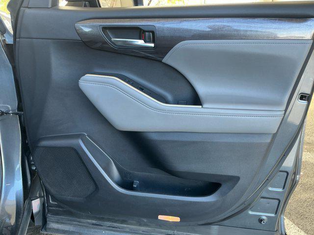 used 2020 Toyota Highlander Hybrid car, priced at $34,369
