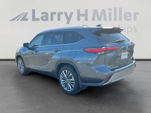 used 2020 Toyota Highlander Hybrid car, priced at $34,369