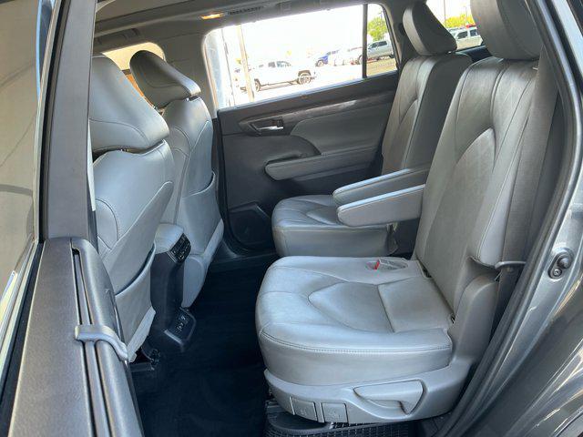 used 2020 Toyota Highlander Hybrid car, priced at $34,369