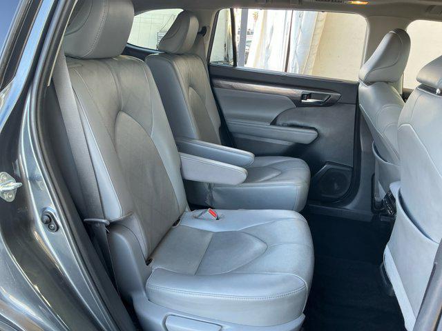 used 2020 Toyota Highlander Hybrid car, priced at $34,369