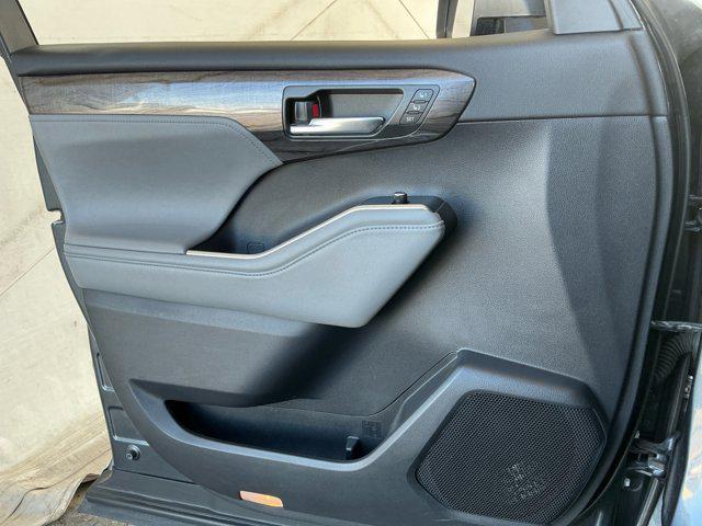 used 2020 Toyota Highlander Hybrid car, priced at $34,369