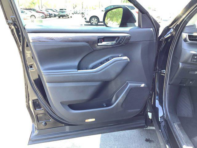 used 2021 Toyota Highlander car, priced at $42,246