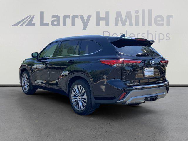 used 2021 Toyota Highlander car, priced at $42,246