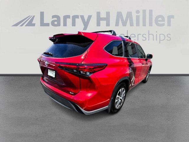 used 2023 Toyota Highlander car, priced at $36,426