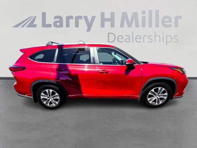 used 2023 Toyota Highlander car, priced at $36,426