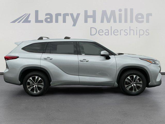 used 2020 Toyota Highlander car, priced at $31,406