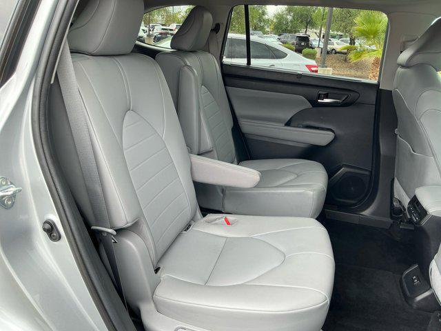 used 2020 Toyota Highlander car, priced at $31,406