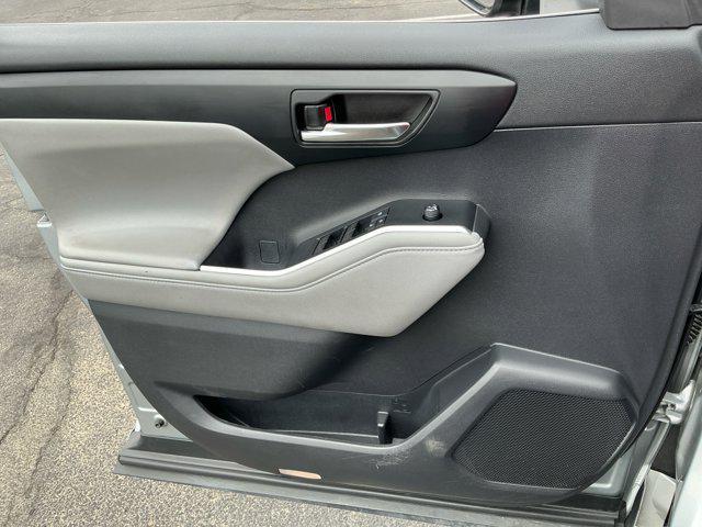used 2020 Toyota Highlander car, priced at $31,406