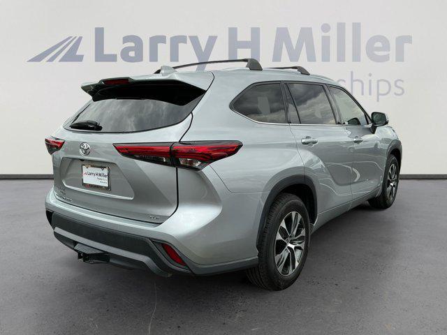 used 2020 Toyota Highlander car, priced at $31,406