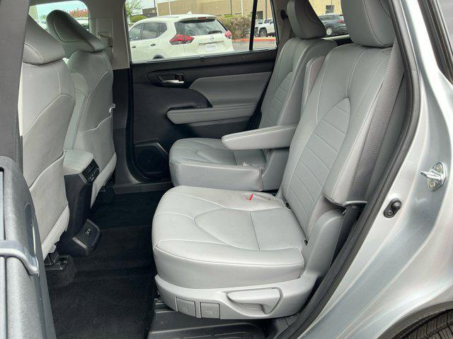 used 2020 Toyota Highlander car, priced at $31,406