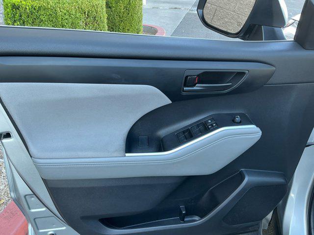 used 2023 Toyota Highlander car, priced at $29,994