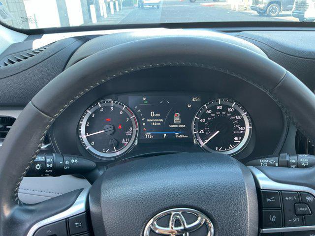 used 2023 Toyota Highlander car, priced at $29,994