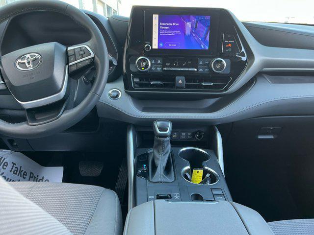 used 2023 Toyota Highlander car, priced at $29,994