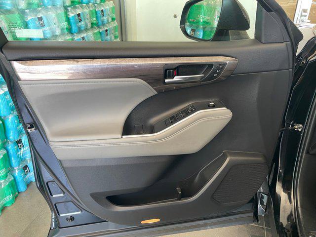 used 2022 Toyota Highlander car, priced at $43,775