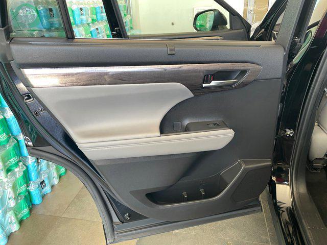 used 2022 Toyota Highlander car, priced at $43,775