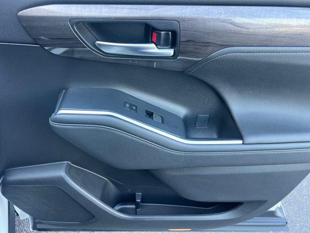 used 2023 Toyota Highlander car, priced at $44,684